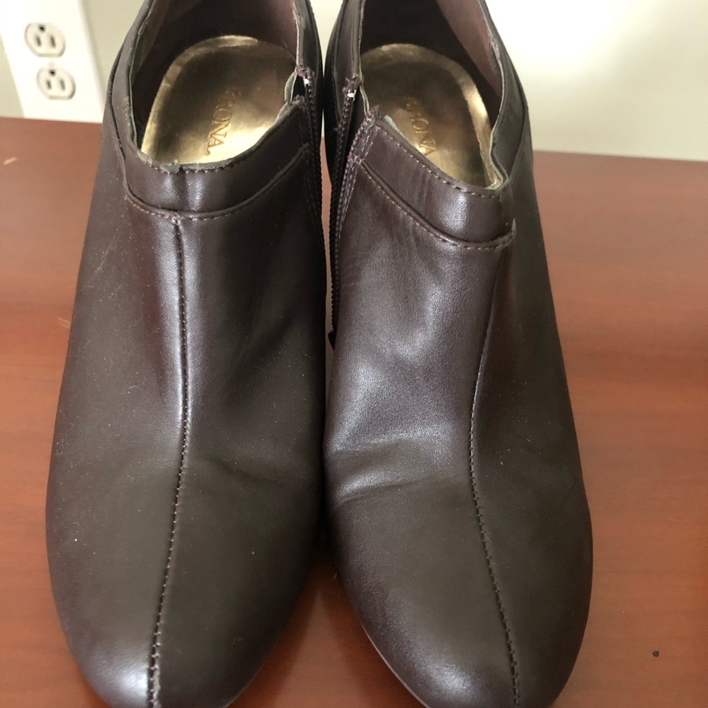 Women’s Maroma heel size 9